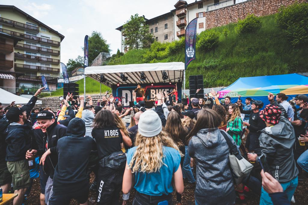 Bike_DPB_Opening_2023_Concerto_PiazzalePaganella_ph.Mirko_Perli_1.jpg Bike_DPB_Opening_2023_Concerto_PiazzalePaganella_ph.Mirko_Perli_1.jpg