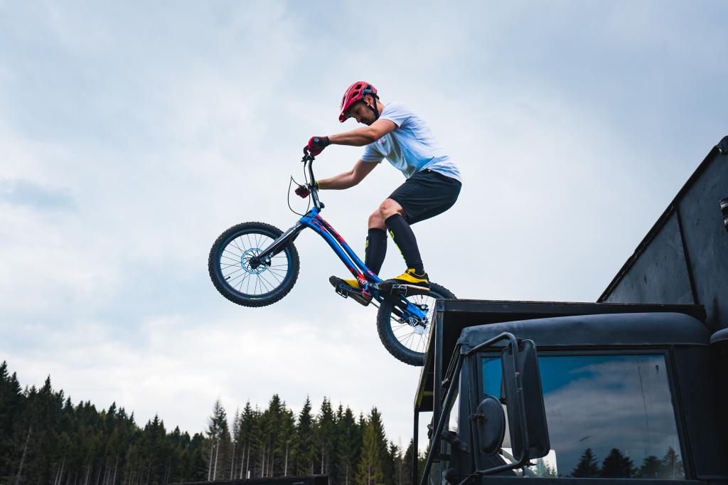 Bike_DPB_Opening_2023_Maranelli_Show_Chalet_Forst_ph.Mirko_Perli_5.jpg Bike_DPB_Opening_2023_Maranelli_Show_Chalet_Forst_ph.Mirko_Perli_5.jpg
